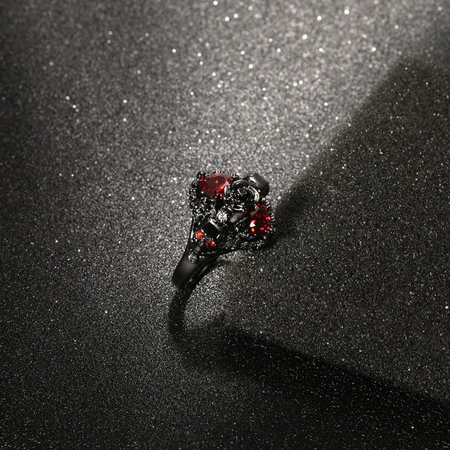 Anel de casamento gótico de diamante e crânio de prata para mulheres