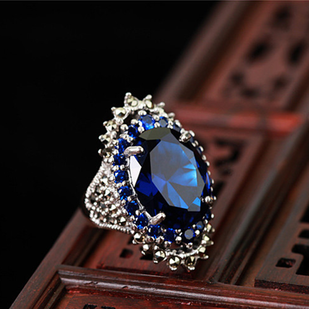 925 Sterling Silver Vintage Retro Ring with Oval Red/Blue Cubic Garnet Gothic ring for Women